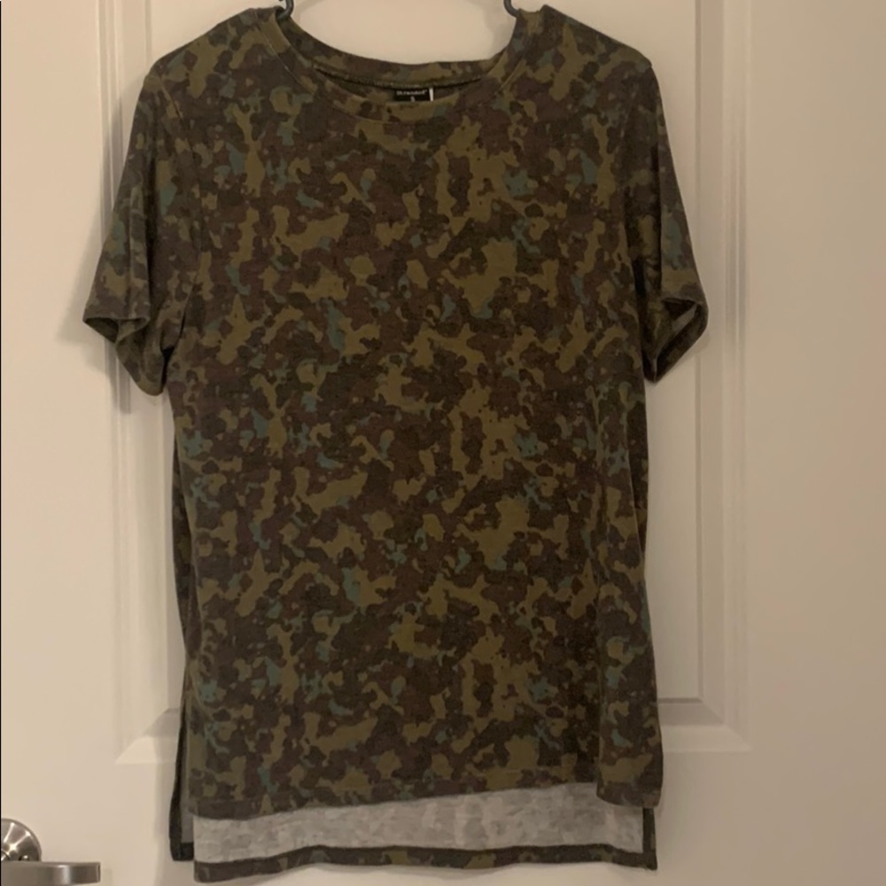 Stranded oversized camouflage top